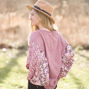 Floral Top- 2 Left! 🔥 BOGO any items in my closet (of equal or lesser value)